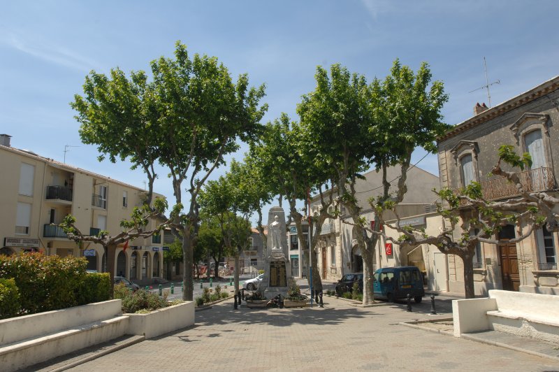 Place des Héros VILLENEUVE LES MAGUELONE
